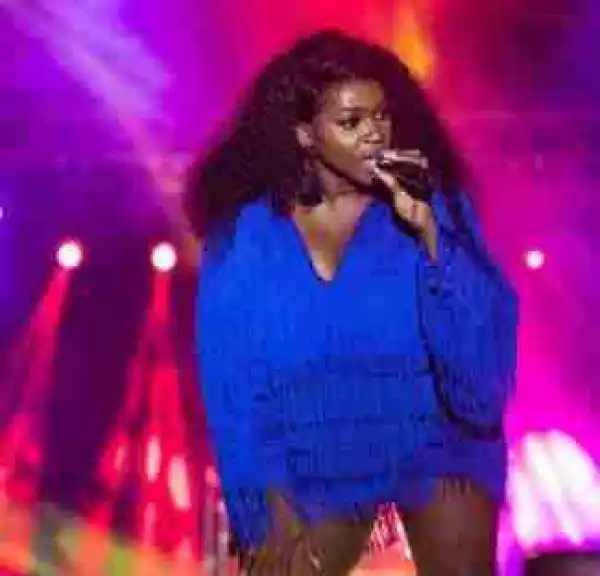 Thieves Steal Singer, Waje